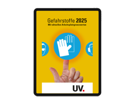 Ein Tablet zeigt die digitale Broschüre 'Gefahrstoffe 2025 - Mit aktuellen Arbeitsplatzgrenzwerten'. Auf dem Cover ist ein blauer Kreis mit zwei Handschuhen, welcher von einem Finger gehalten wird. Ein Handschuhe ist weiß ausgefüllt, der andere Handschuhe weiß umrandet. Links und Rechts sind zwei weitere blaue Kreise die auf Augen- und Gehörschutz hinweisen. Die beiden Kreise sind zur Hälfte abgeschnitten. Der Hintergrund des gesamten Covers ist gelb. Auf der Unterseite des Covers ist ein weißer Balken mit dem Logo des Universum Verlags.