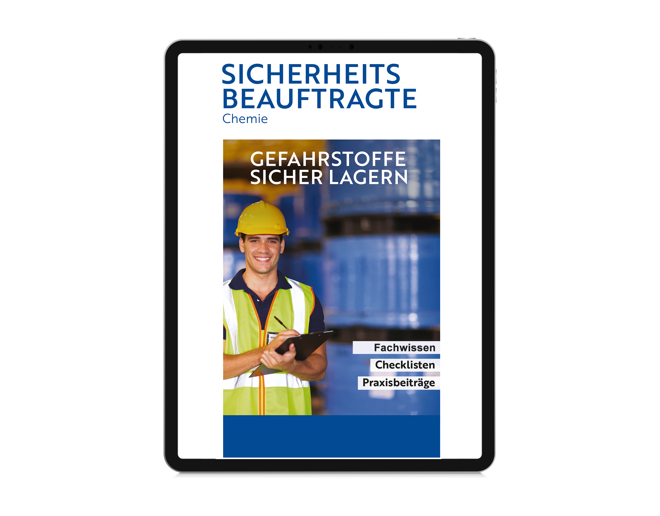 Ein Tablet zeigt die digitale Broschüre 'Sicherheitsbeauftragte Chemie' zum Thema 'Gefahrstoffe sicher Lagern'. Auf dem Cover sieht man einen Mann mit gelbem Schutzhelm und einer reflektierenden Sicherheitsweste, in einem Lager mit großen blauen Fässern. Er hält ein Klemmbrett und einen Stift in der Hand und lächelt in die Kamera.. Die Begriffe 'Fachwissen', 'Checklisten' und 'Praxisbeiträge' stehen auf der unter Seite des Covers.